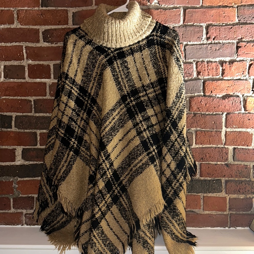 Bazzaara New York women’s poncho